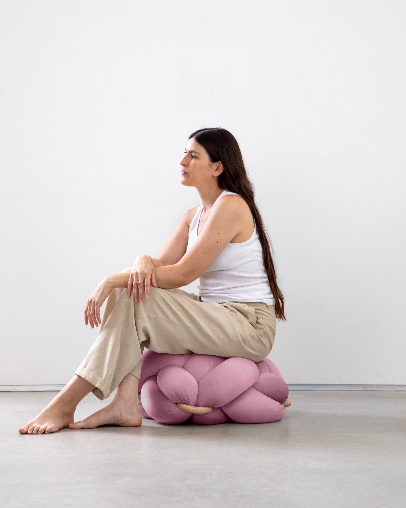 ノッツスタジオ Knot Floor Cushion マスタード Mサイズ M) Earth Red Vegan Suede Knot Floor Cushion | Knots Studio