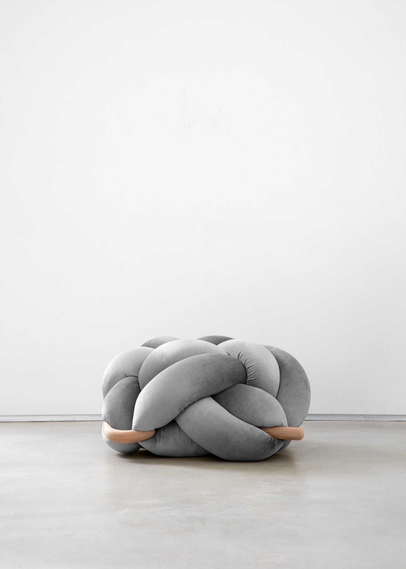 (L) Sterling Silver Knot Floor Cushion